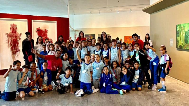 Alunos de Samambaia visitam a mostra Constelações Contemporâneas