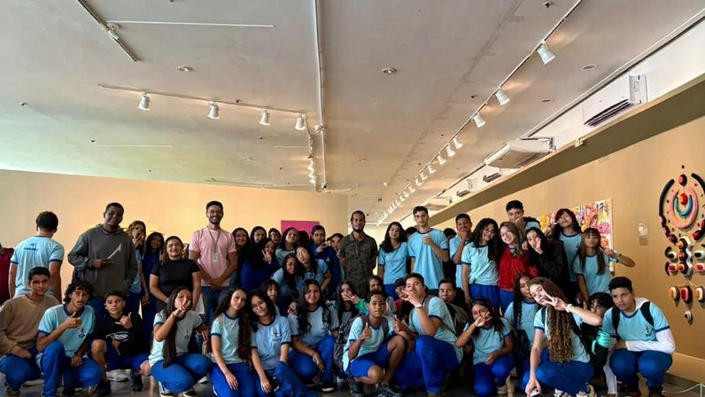 Constelações Contemporâneas: estudantes da Fercal contemplam mostra