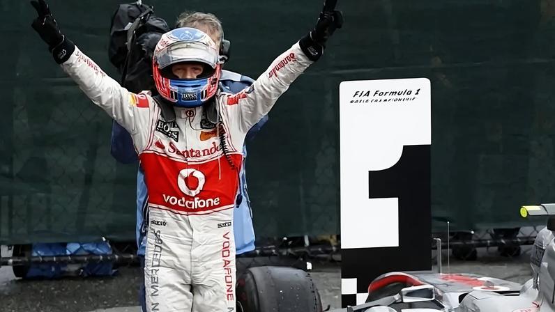 No GP do Canadá de 2011, Jenson Button venceu após cair para último (Foto: Acervo Lance!)