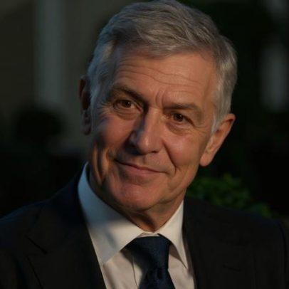 Pierre Deny, ator de Emily in Paris, morre aos 69 anos