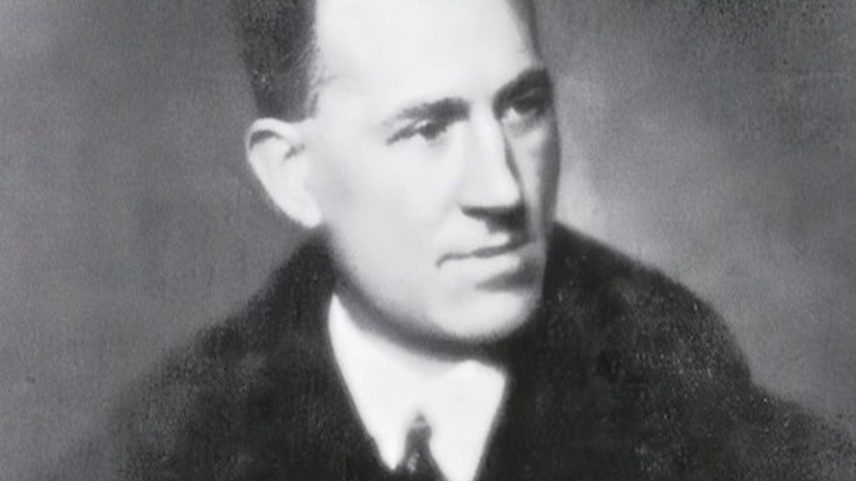 O designer Pierre Legrain (1888-1920) é considerado um expoente do estilo Art Déco, com importantes contribuições nos campos da encadernação e do mobiliário de luxo