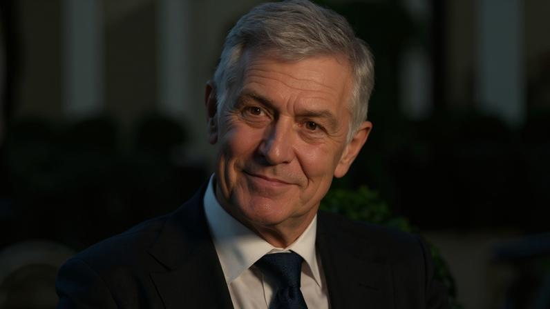 Pierre Deny, ator de 'Emily in Paris'