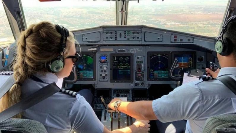 Especialistas detalham os caminhos até a cabine de comando, a rotina de um piloto de avião e conselhos para chegar lá