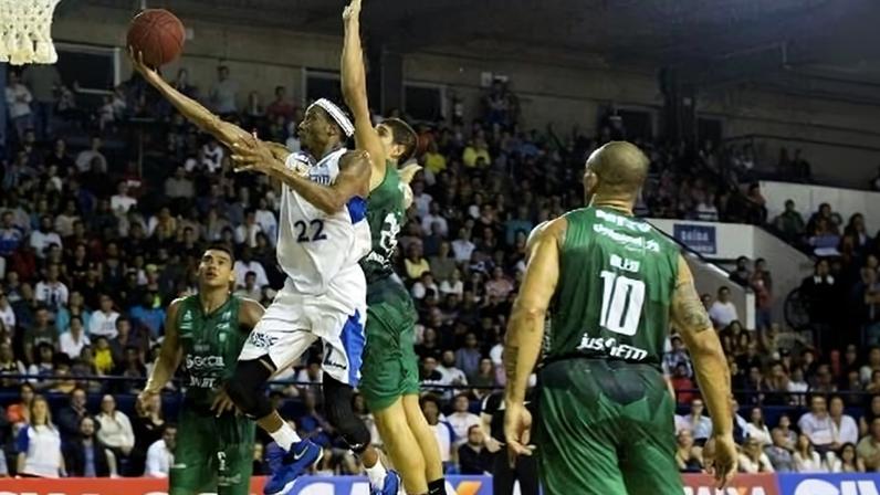 Pinheiros abriu 2 a 0 na semifinal contra o Bauru, mas levou a virada