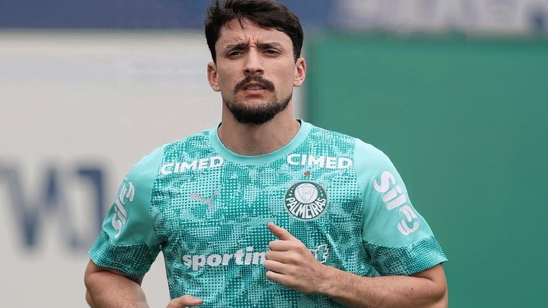 Piquerez faz atividade em campo pelo Palmeiras