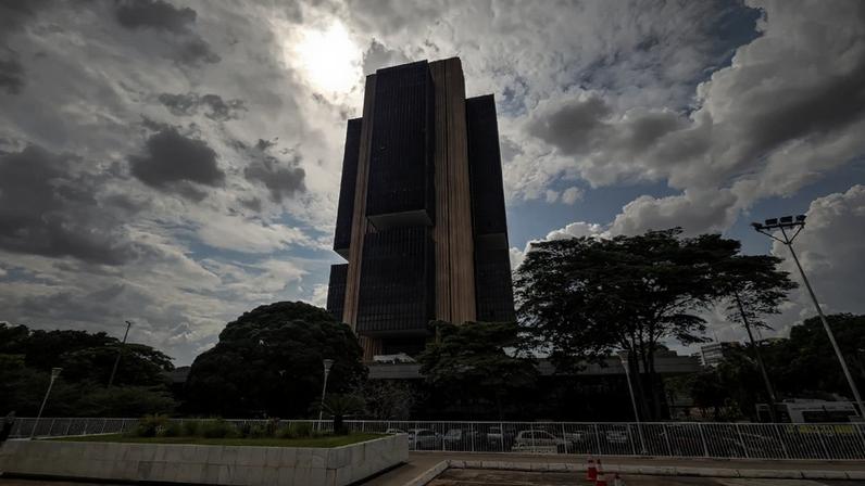 Boletim Focus aumenta projeções de inflação e PIB para 2026