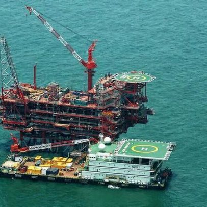 Petróleo recua após relatório da AIE sobre queda da demanda