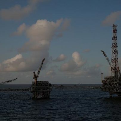 Petróleo recua 12% no mês com otimismo sobre acordo EUA-Irã