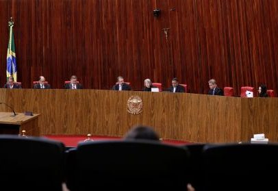 Posse de Nunes Marques no TSE reúne poderes em meio a tensão