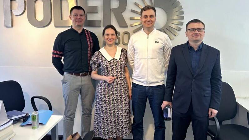 Na foto, Maksym Yokovlyev, Anna Osypchuk e Oleh Sabura e George Erman