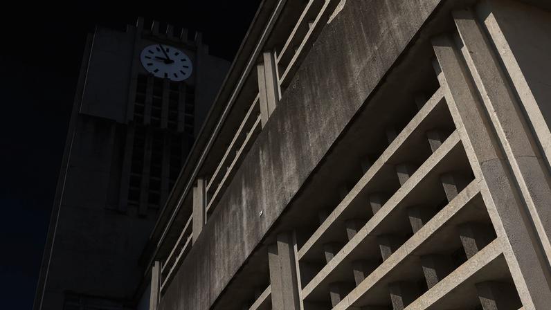 Detalhe do relógio do prédio-sede da Prefeitura de Belo Horizonte, na Avenida Afonso Pena, no Centro da capital