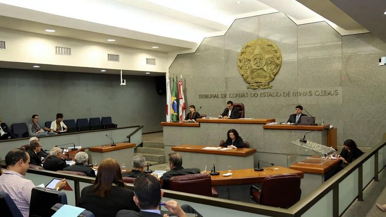 TCE-MG suspende sessão de julgamento das contas de Pimentel