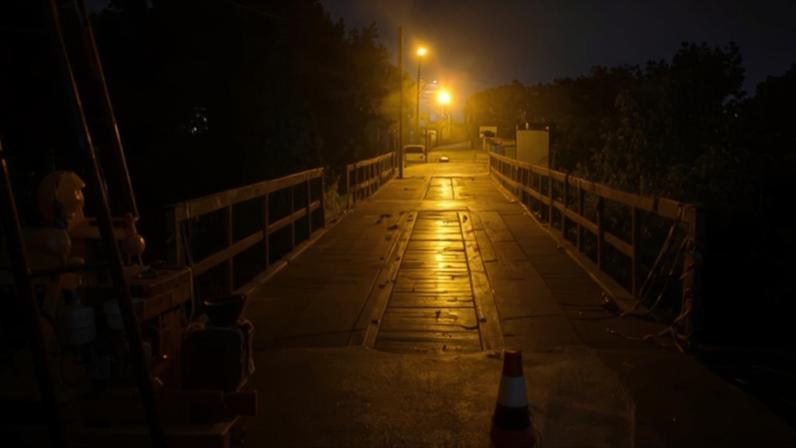 1 de 1 Ponte incendiada em Criciúma, SC - Metrópoles