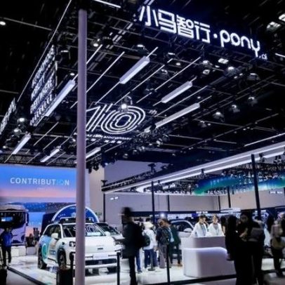 Robotáxis expandem frotas mesmo com pausa regulatória
