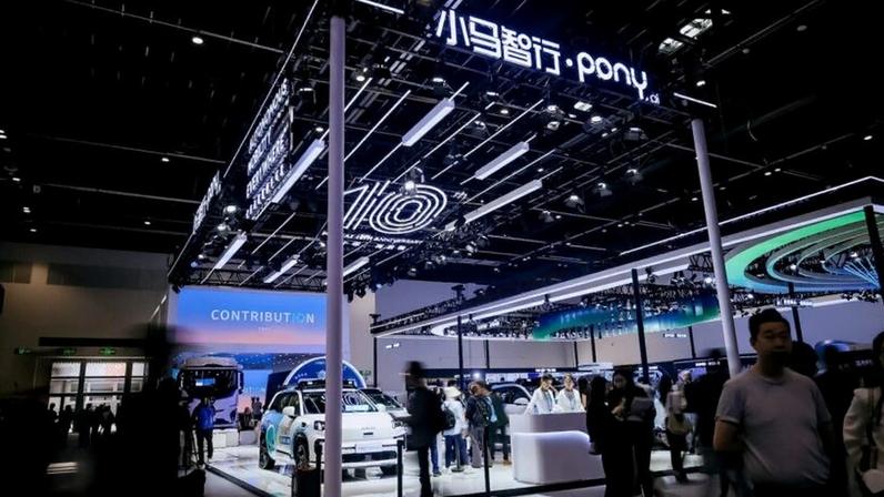 Na imagem, táxi autônomo da Pony AI no autoshow de Pequim