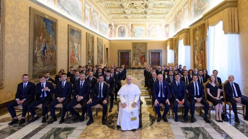 Papa recebe Inter e exorta atletas a serem testemunhas de valores