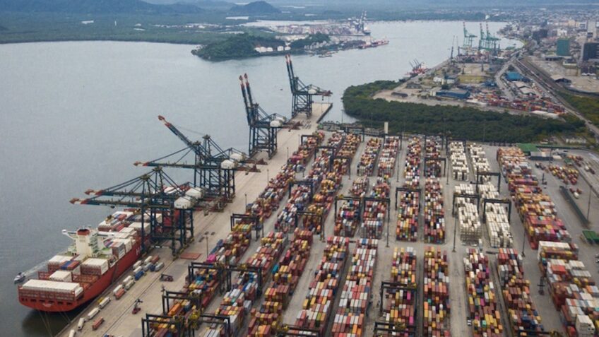 Nos portos, a movimentação de cargas atingiu cerca de 1,35 bilhão de toneladas em 2025 /Vosmar Terra/MPor