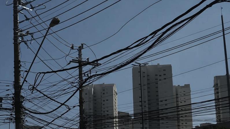 Provedores de internet defendem lei para resolver impasse sobre postes