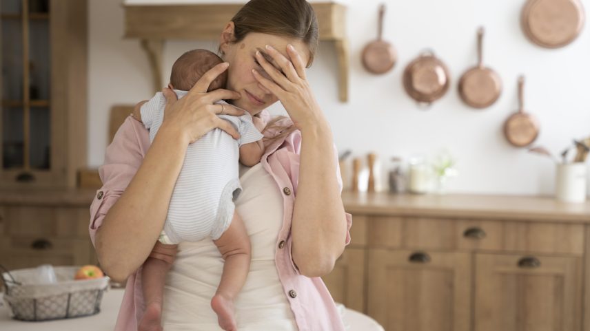 Mães e pais se sentem solitários após o periodo de RN do bebê — Foto: Magnific