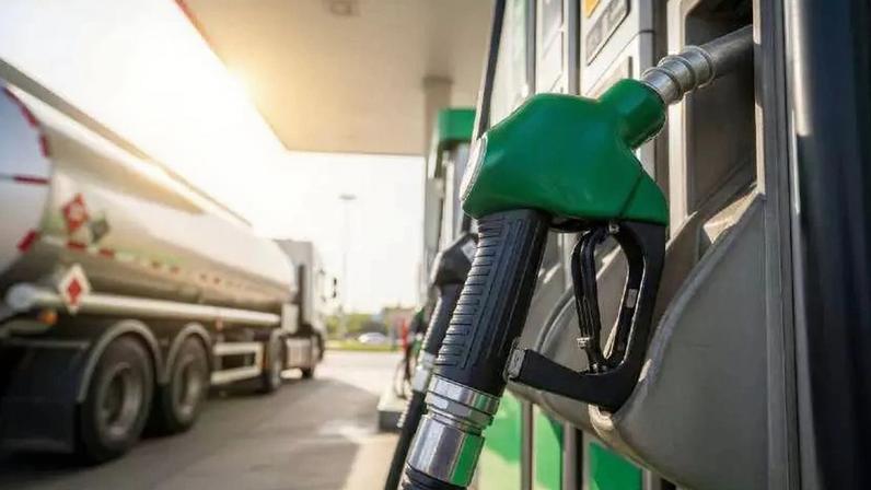 Por trás da bomba de combustível, uma operação logística que percorre 1 bilhão de quilômetros por ano