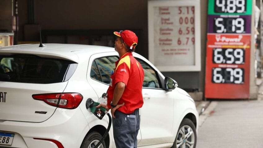 Preço da gasolina importada subiu 72% desde o início do conflito no Oriente Médio