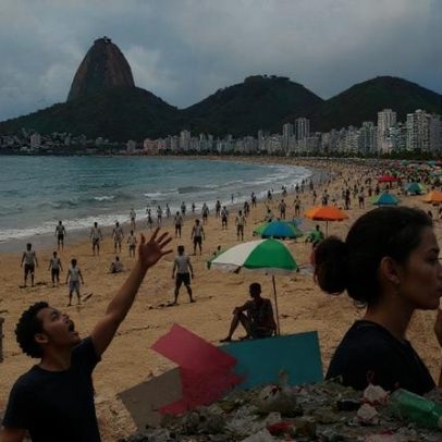 Praia no Rio vive beleza de paraíso e recebe insultos de volta