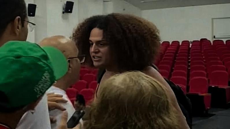 Pré-candidata denuncia transfobia em evento do PT e cobra respeito: "Eu sou uma travesti"
