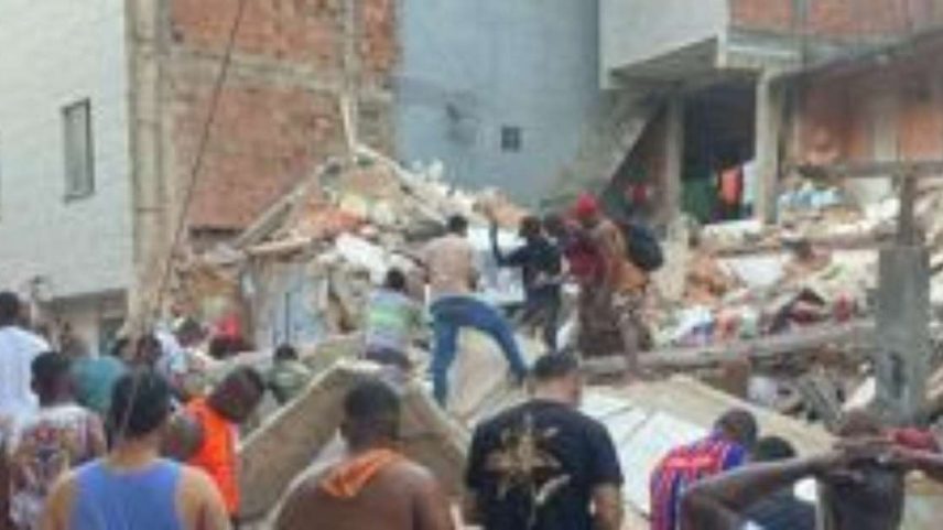 Prédio de quatro andares caiu em Salvador neste sábado