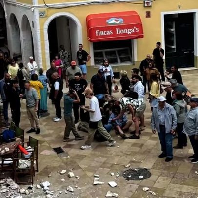 Parte de prédio cai sobre mesa de café da manhã, ferindo turistas na Espanha