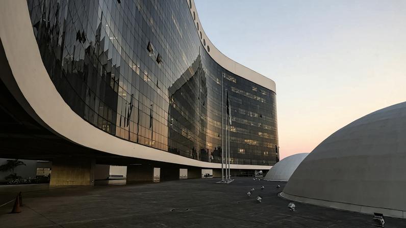 Kassio Nunes Marques toma posse como presidente do Tribunal Superior Eleitoral nesta 3ª feira (12.mai.2026); na imagem, a fachada do TSE, em Brasília