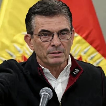 Presidente da Bolívia reduz salário pela metade durante protestos
