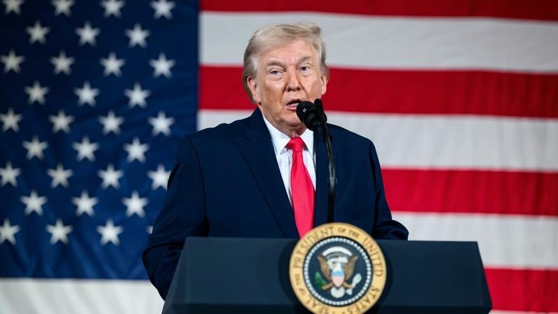 Trump tem excelente saúde, diz médico; recomenda perder peso