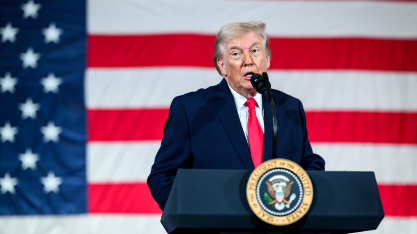 Trump critica NYT ao defender reforma de monumento em Washington