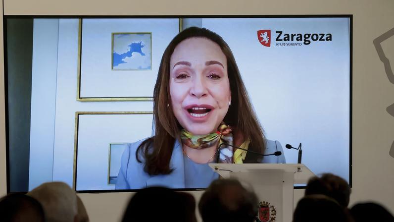 A líder oposicionista María Corina Machado, em participação por vídeo em evento em Zaragoza, na Espanha, nesta sexta-feira (8) (Foto: Javier Cebollada/EFE)