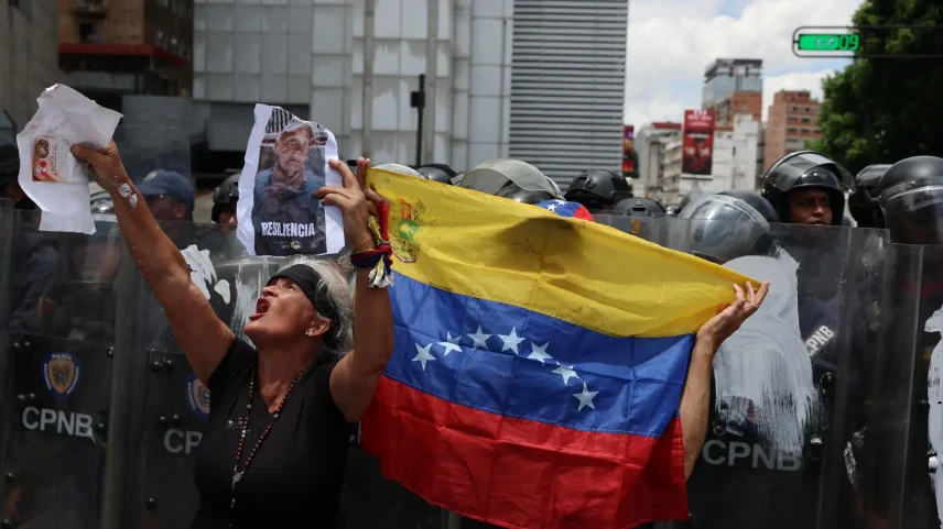 Manifestação em Caracas na segunda-feira (18) pela libertação dos presos políticos na Venezuela (Foto: Miguel Gutiérrez/EFE)