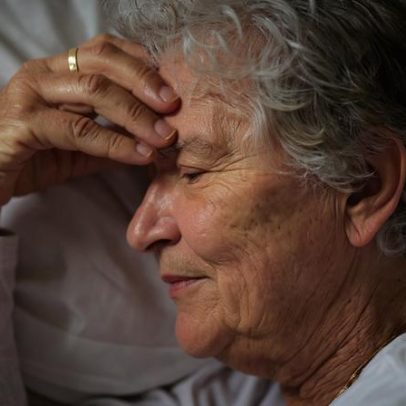 Cardiologista aponta hábito noturno comum que pode elevar a pressão