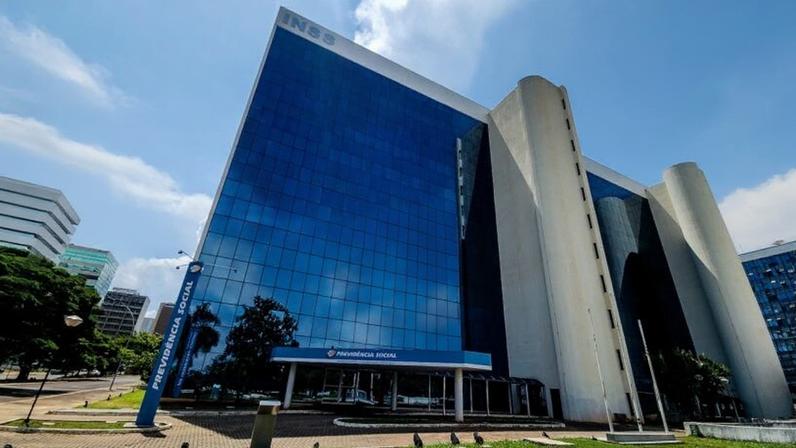 Fila do INSS chegou a 3 milhões de requerimentos em análise em dezembro de 2025, segundo a IFI