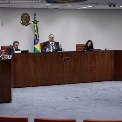 STF veta aposentadoria como punição a juiz