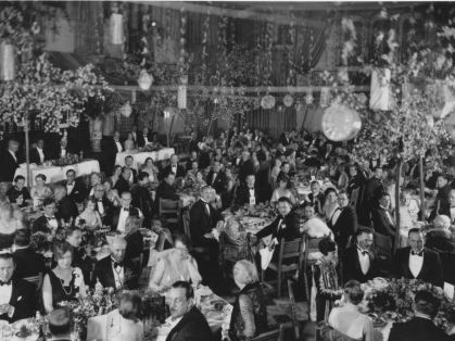 A 1ª cerimônia do Oscar aconteceu em 1929 no Blossom Room of the Hollywood Roosevelt Hotel, em Los Angeles