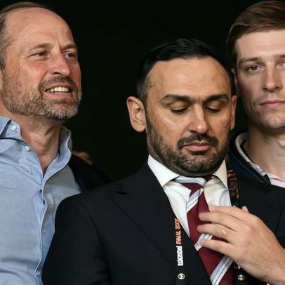 Príncipe William, torcedor do Aston Villa, celebra título inédito na Turquia