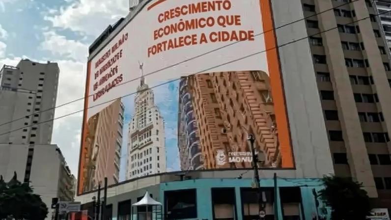 Simulação do antes de depois do projeto Boulevard São João, conhecido como 'Times Square' paulistana