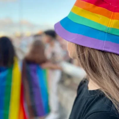 Jurista afirma que projeto contra menores em eventos LGBTQIA+ é ilegal