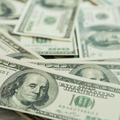 Dólar abre em baixa a R$ 4,95, após ata do Copom