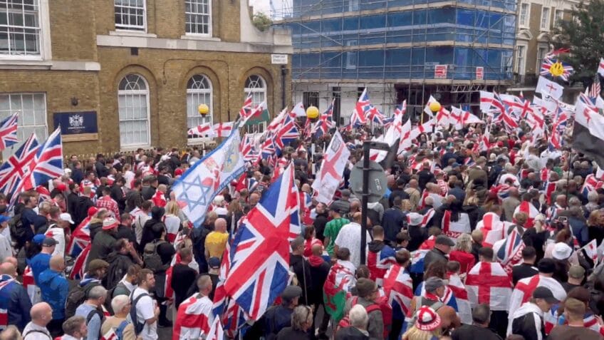 Milhares participam de manifestações pró-Palestina e anti-imigração em Londres
