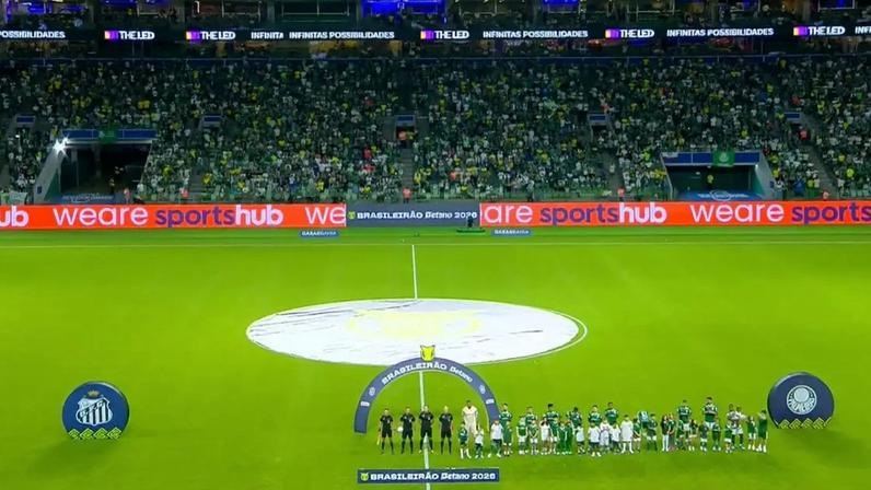 Santos atrasa em chegada a estádio e gera cena inusitada no início do clássico contra o Palmeiras