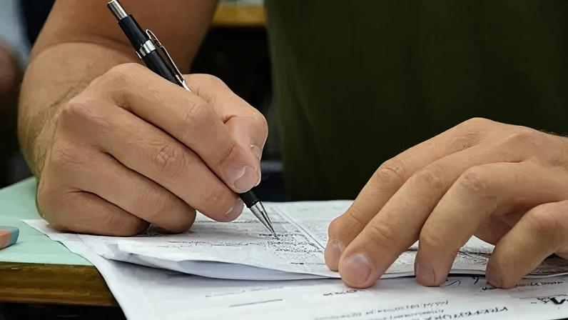 Encceja certifica jovens e adultos que não concluíram o ensino fundamental ou médio na idade adequada