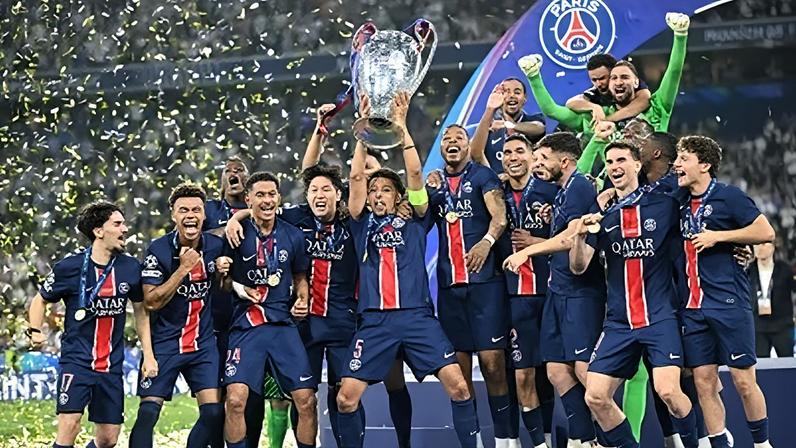 Jogadores do PSG comemoram goleada sobre a Inter de Milão na final da Champions League em 2025
