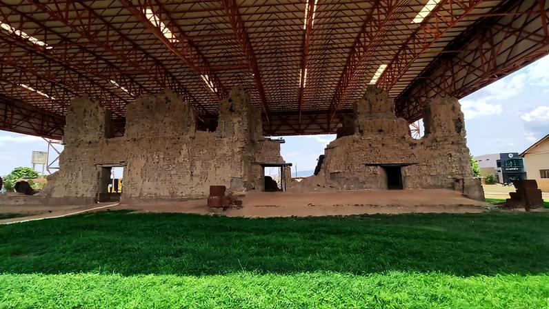 Centro histórico preserva ruínas do período em que Vila Bela foi capital da Capitania de Mato Grosso. Crédito: Rota Cacerense.