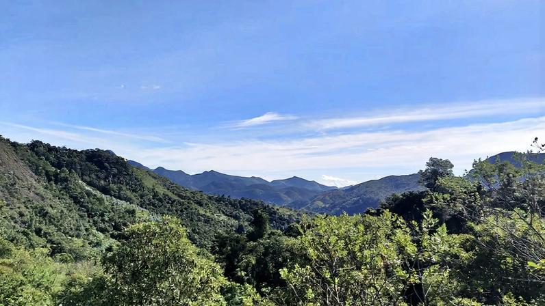 Região serrana de Petrópolis RJ, marcada por remanescentes de Mata Atlântica e clima de montanha. Crédito: Rampas Uerj.