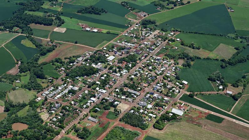 Vista aérea do município com área urbana compacta e entorno rural, paisagem típica da Região Celeiro. Créditos: Prefeitura Municipal de São Valério do Sul.
